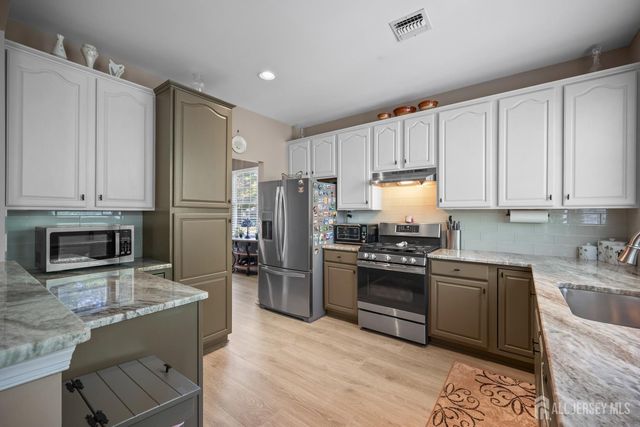 28 Sand Hill Court, Jamesburg, NJ 08831