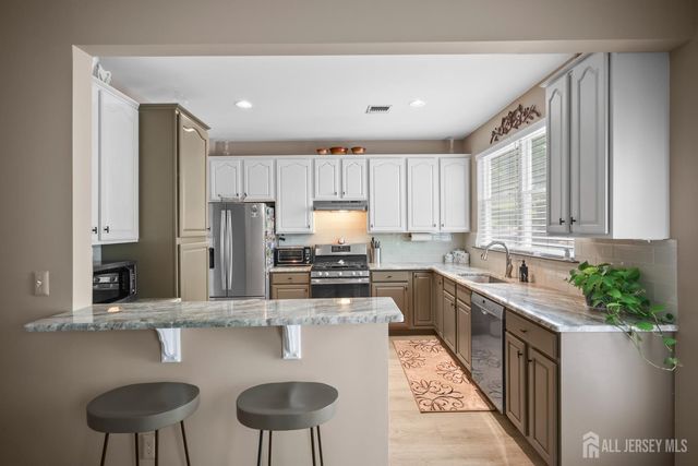 28 Sand Hill Court, Jamesburg, NJ 08831