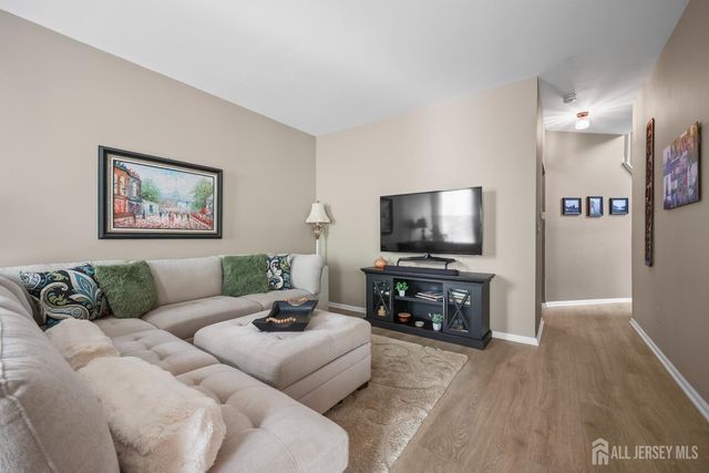 28 Sand Hill Court, Jamesburg, NJ 08831