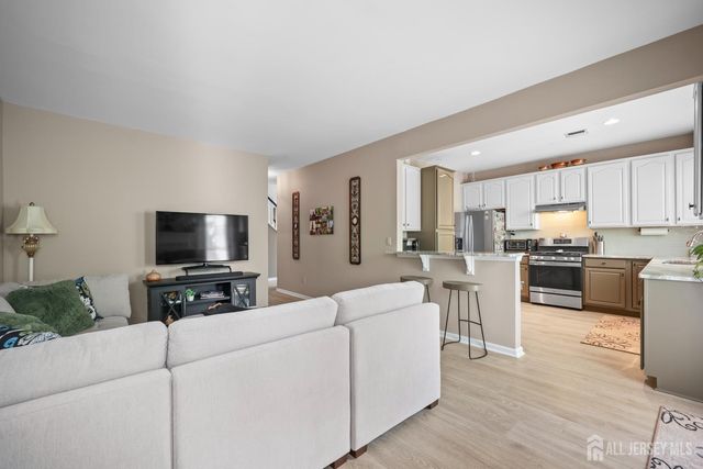 28 Sand Hill Court, Jamesburg, NJ 08831