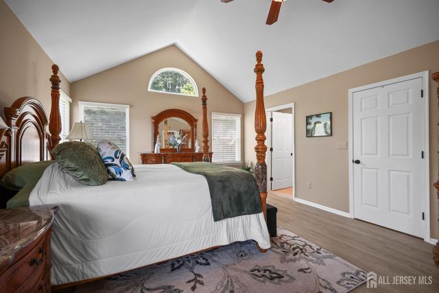 28 Sand Hill Court, Jamesburg, NJ 08831