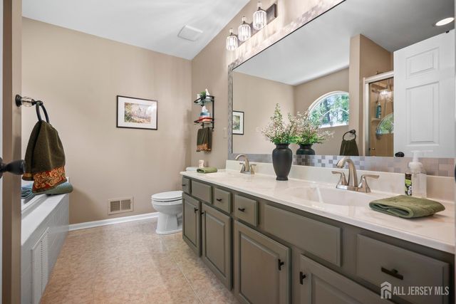 28 Sand Hill Court, Jamesburg, NJ 08831