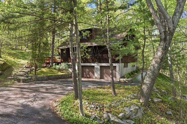 8 Upper Shad Road, Pound Ridge, NY 10576