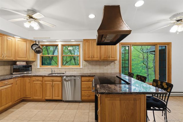 8 Upper Shad Road, Pound Ridge, NY 10576