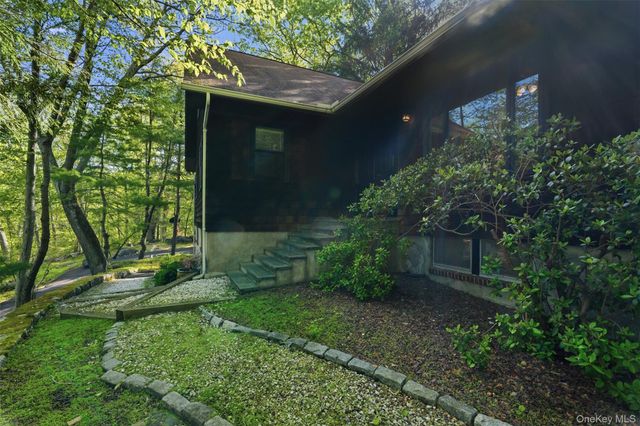 8 Upper Shad Road, Pound Ridge, NY 10576