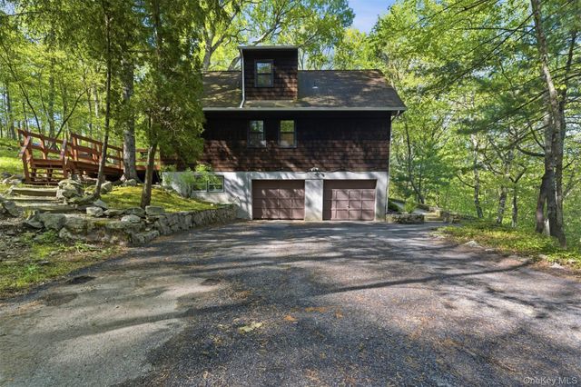 8 Upper Shad Road, Pound Ridge, NY 10576