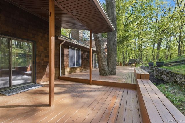 8 Upper Shad Road, Pound Ridge, NY 10576