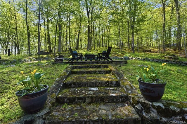 8 Upper Shad Road, Pound Ridge, NY 10576