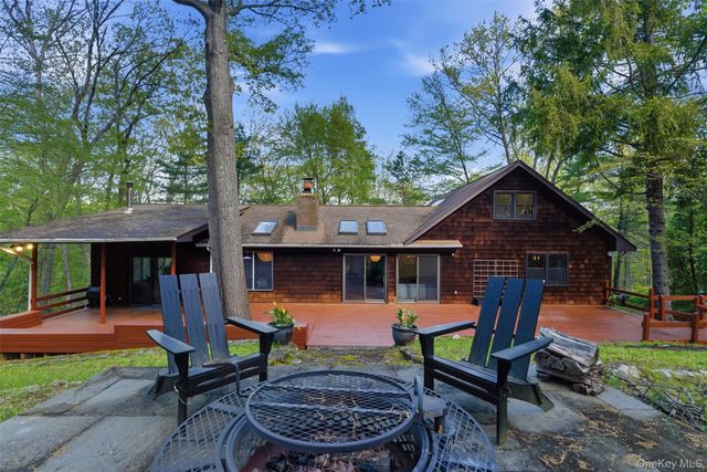 8 Upper Shad Road, Pound Ridge, NY 10576