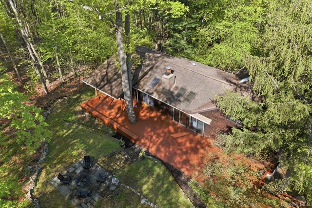 8 Upper Shad Road, Pound Ridge, NY 10576