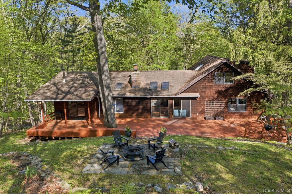 8 Upper Shad Road, Pound Ridge, NY 10576