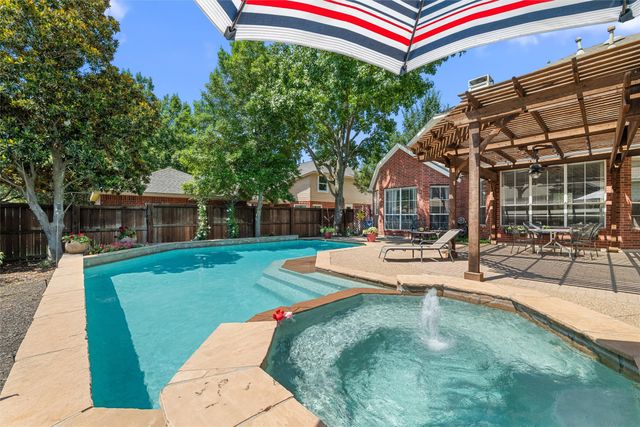 8432 Parkdale Drive, North Richland Hills, TX 76182