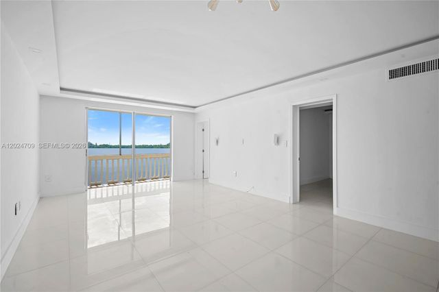 18601 NE 14th Ave 409, Miami, FL 33179