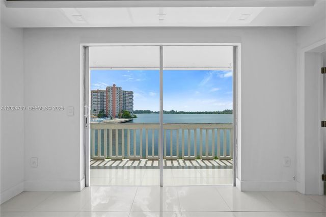 18601 NE 14th Ave 409, Miami, FL 33179