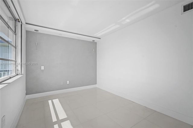 18601 NE 14th Ave 409, Miami, FL 33179