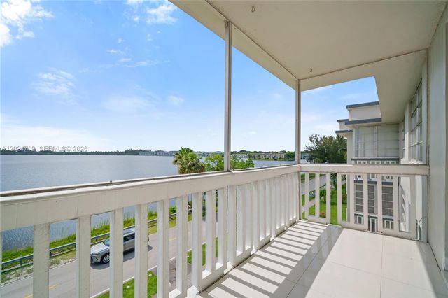 18601 NE 14th Ave 409, Miami, FL 33179