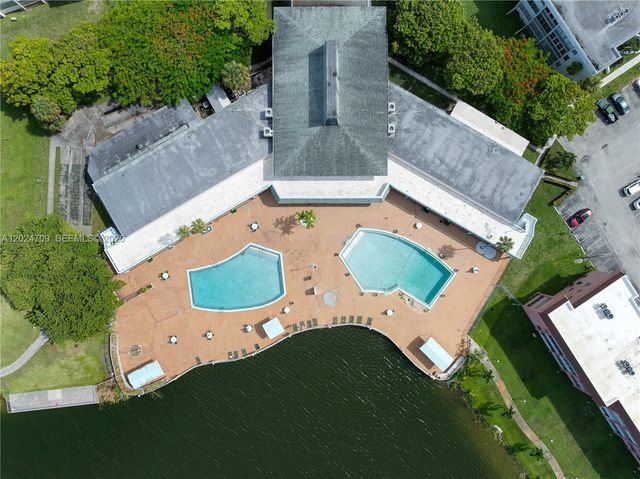 18601 NE 14th Ave 409, Miami, FL 33179