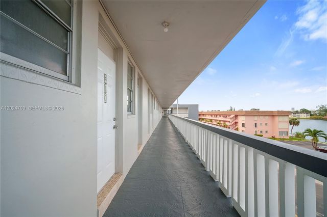 18601 NE 14th Ave 409, Miami, FL 33179