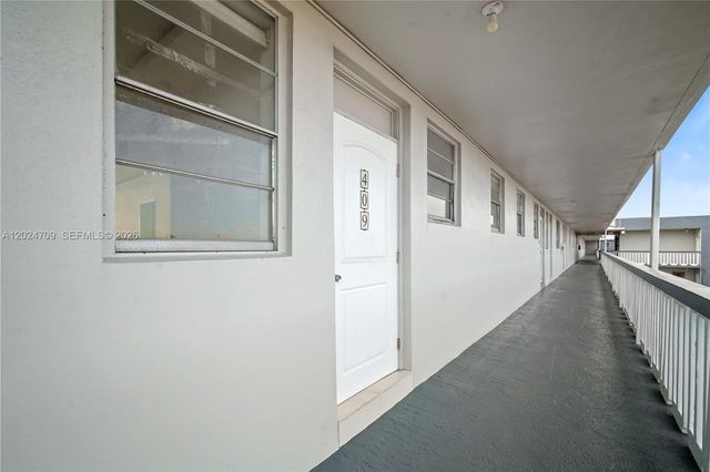 18601 NE 14th Ave 409, Miami, FL 33179