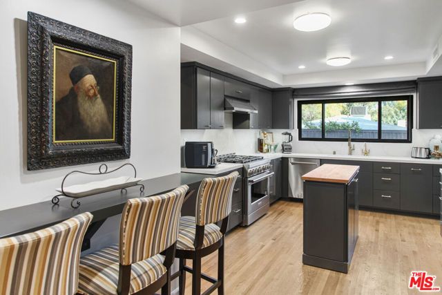3584 Sepulveda Boulevard, Sherman Oaks, CA 91403