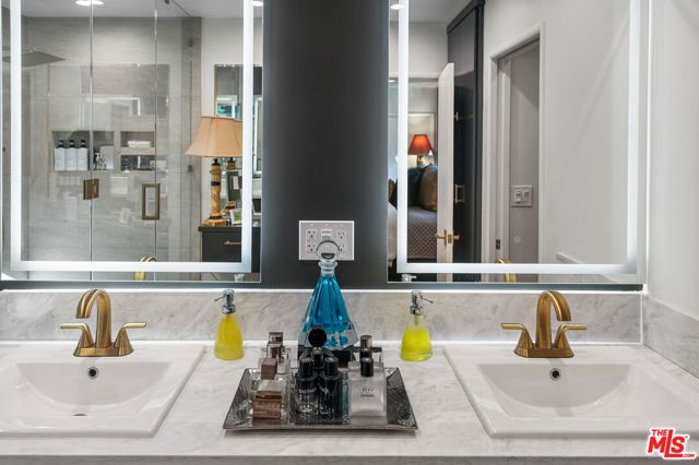 3584 Sepulveda Boulevard, Sherman Oaks, CA 91403