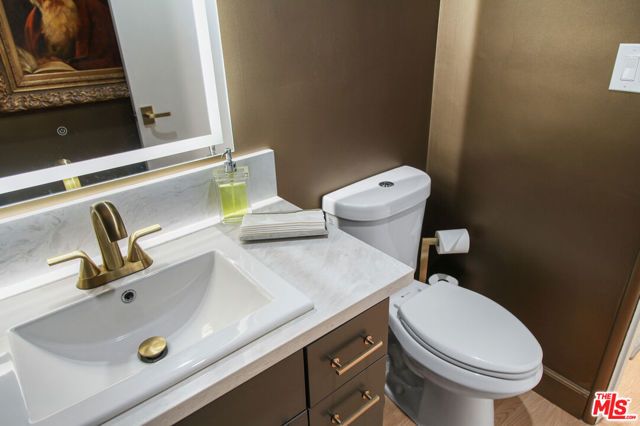 3584 Sepulveda Boulevard, Sherman Oaks, CA 91403