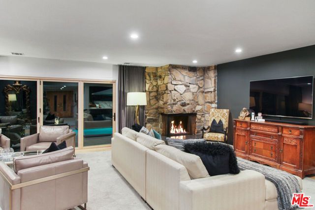 3584 Sepulveda Boulevard, Sherman Oaks, CA 91403