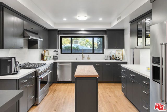 3584 Sepulveda Boulevard, Sherman Oaks, CA 91403