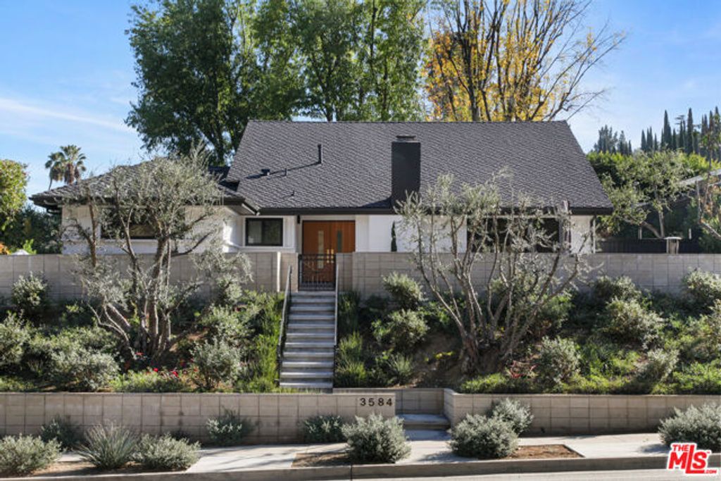 3584 Sepulveda Boulevard, Sherman Oaks, CA 91403