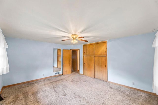 2300 Kevenauer DRIVE, Brookfield, WI 53005