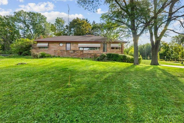 2300 Kevenauer DRIVE, Brookfield, WI 53005