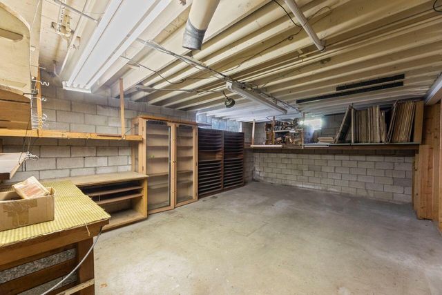 2300 Kevenauer DRIVE, Brookfield, WI 53005