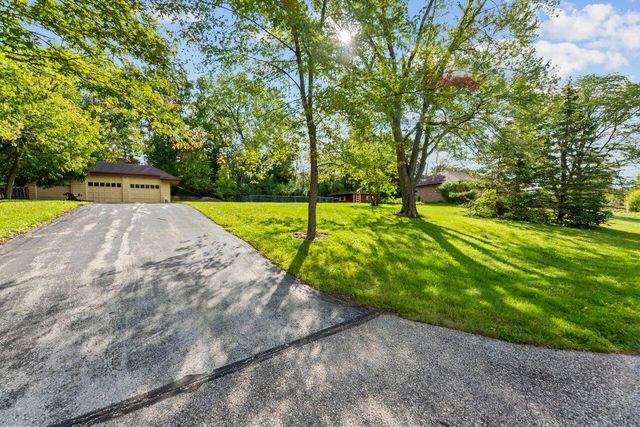 2300 Kevenauer DRIVE, Brookfield, WI 53005