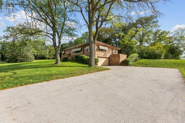 2300 Kevenauer DRIVE, Brookfield, WI 53005