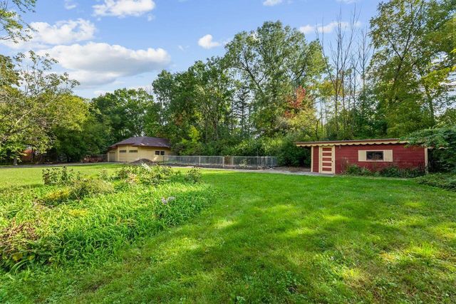 2300 Kevenauer DRIVE, Brookfield, WI 53005