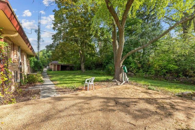 2300 Kevenauer DRIVE, Brookfield, WI 53005