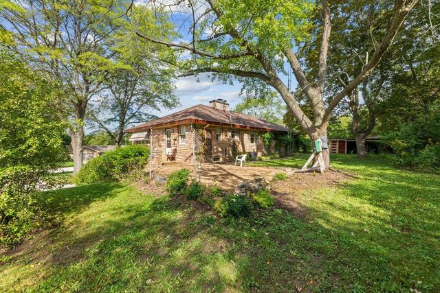 2300 Kevenauer DRIVE, Brookfield, WI 53005
