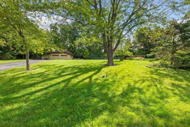2300 Kevenauer DRIVE, Brookfield, WI 53005