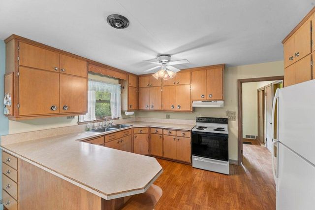 2300 Kevenauer DRIVE, Brookfield, WI 53005
