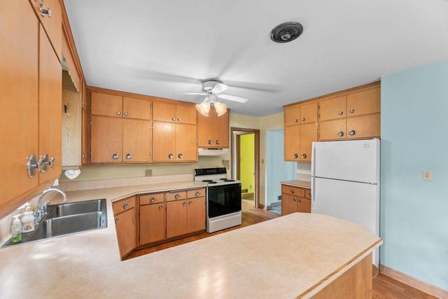 2300 Kevenauer DRIVE, Brookfield, WI 53005