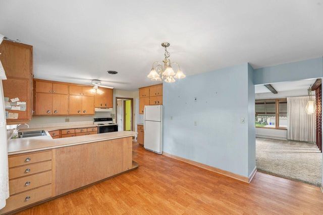 2300 Kevenauer DRIVE, Brookfield, WI 53005