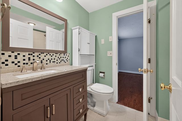 12 State Rd 2E, Plymouth, MA 02360