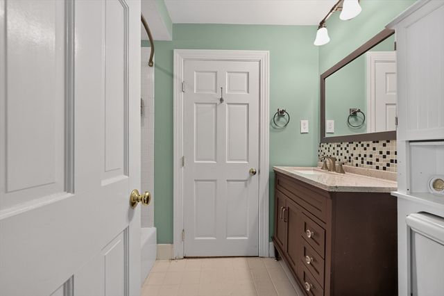 12 State Rd 2E, Plymouth, MA 02360
