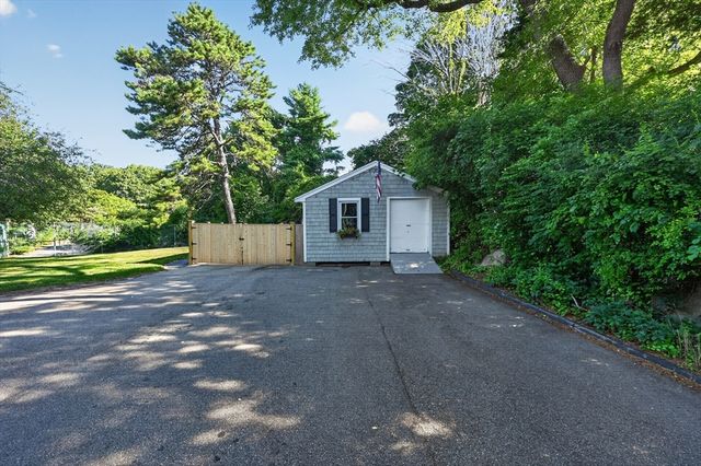 12 State Rd 2E, Plymouth, MA 02360