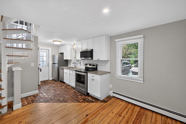 12 State Rd 2E, Plymouth, MA 02360
