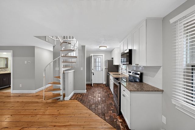 12 State Rd 2E, Plymouth, MA 02360