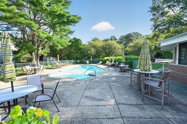 12 State Rd 2E, Plymouth, MA 02360
