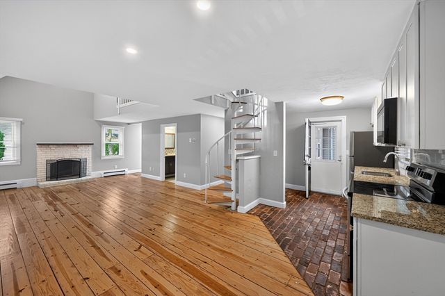 12 State Rd 2E, Plymouth, MA 02360