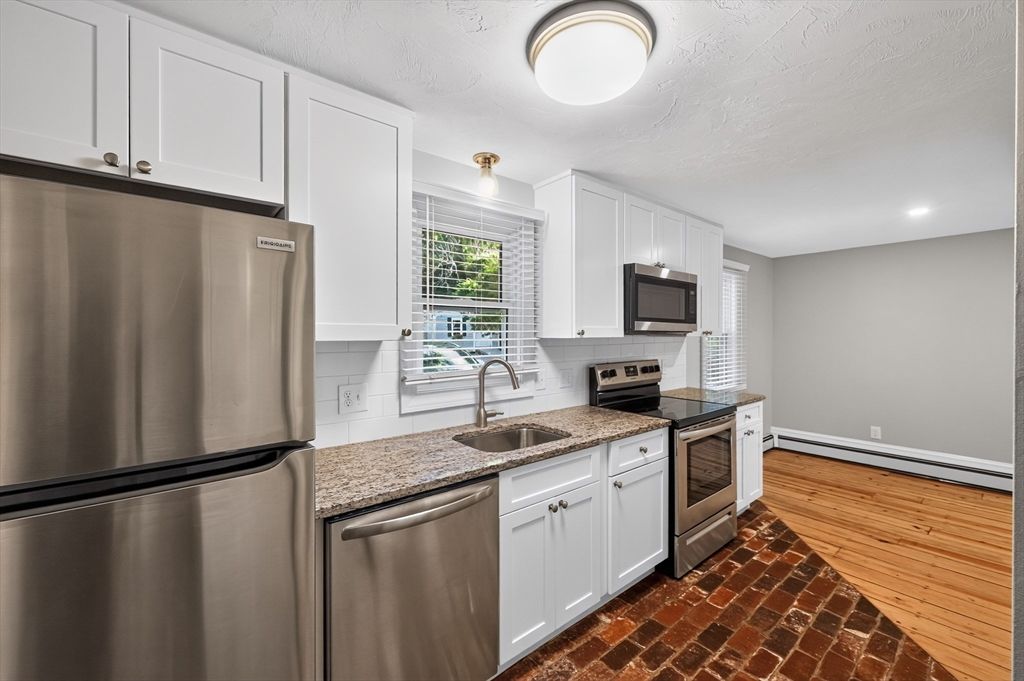 12 State Rd 2E, Plymouth, MA 02360