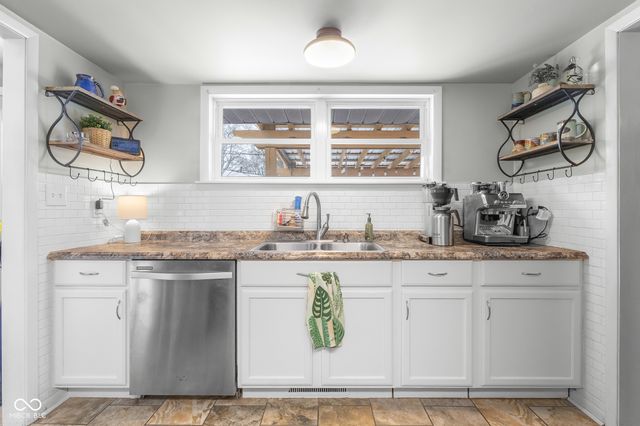 3035 Beech Court, Columbus, IN 47203